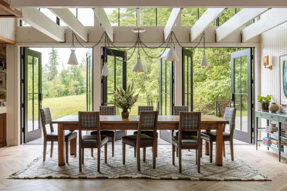 The Carly Fern Lodge House in Willamette Valley