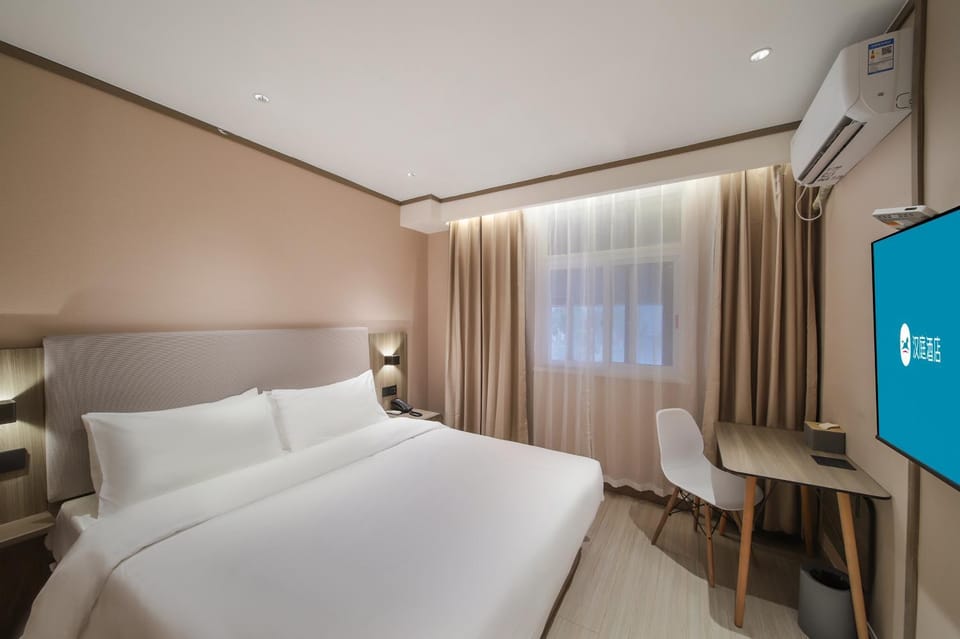 Bed, TV and multimedia, Photo of the whole room, Bedroom, air conditioner