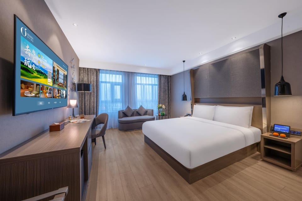 Bed, TV and multimedia, Photo of the whole room