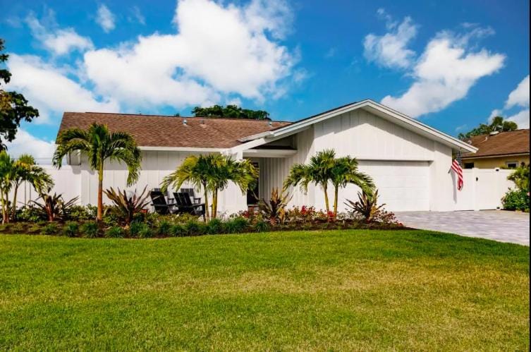 NEW! Modern Naples Park Home w/ Pool, Lanai & Private Putting Green House in Naples Park