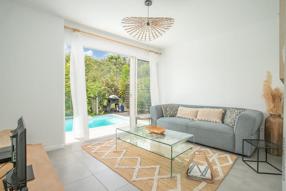 TV and multimedia, Living room, Swimming pool