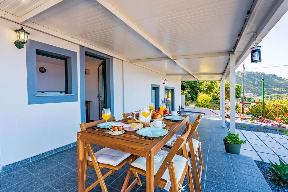 Property building, Patio, Balcony/Terrace