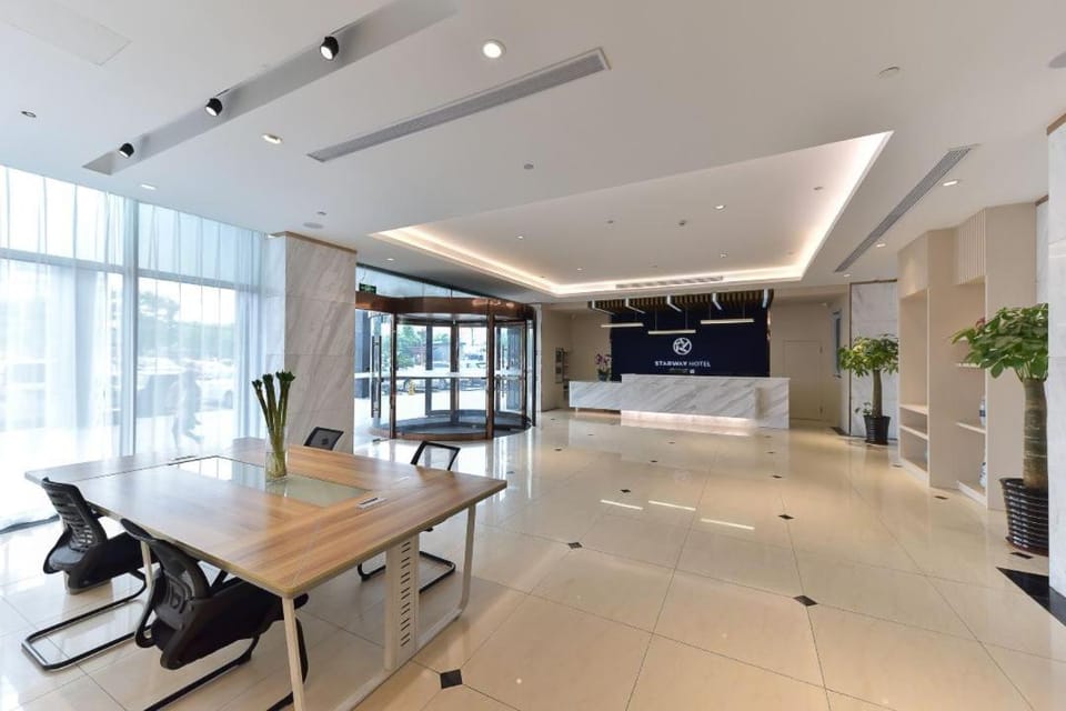 Starway Hotel Shanghai Qibao Hongqiao Railway Station Hotel in Shanghai