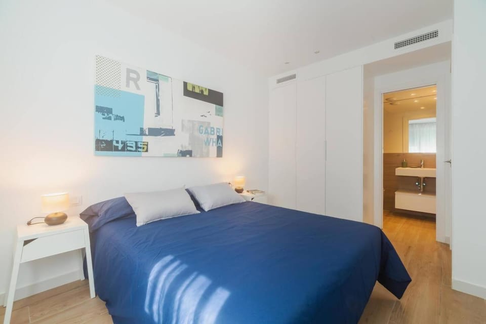 Bed, Bathroom, Photo of the whole room, Bedroom