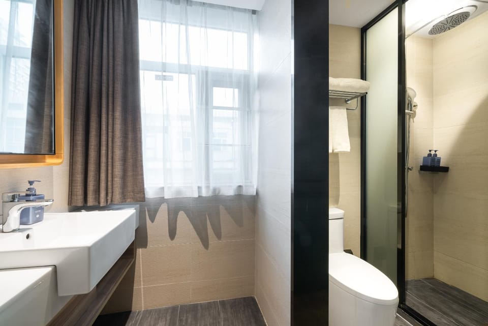 Shower, Toilet, Bathroom
