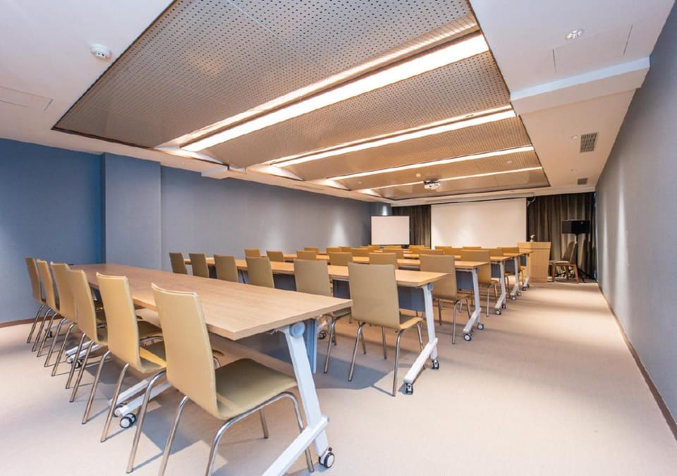 Meeting/conference room