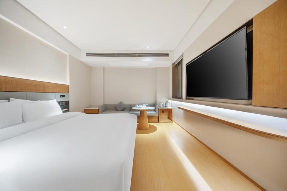 Property building, Bed, TV and multimedia