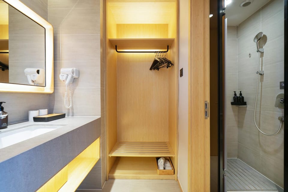 Shower, Bathroom, wardrobe