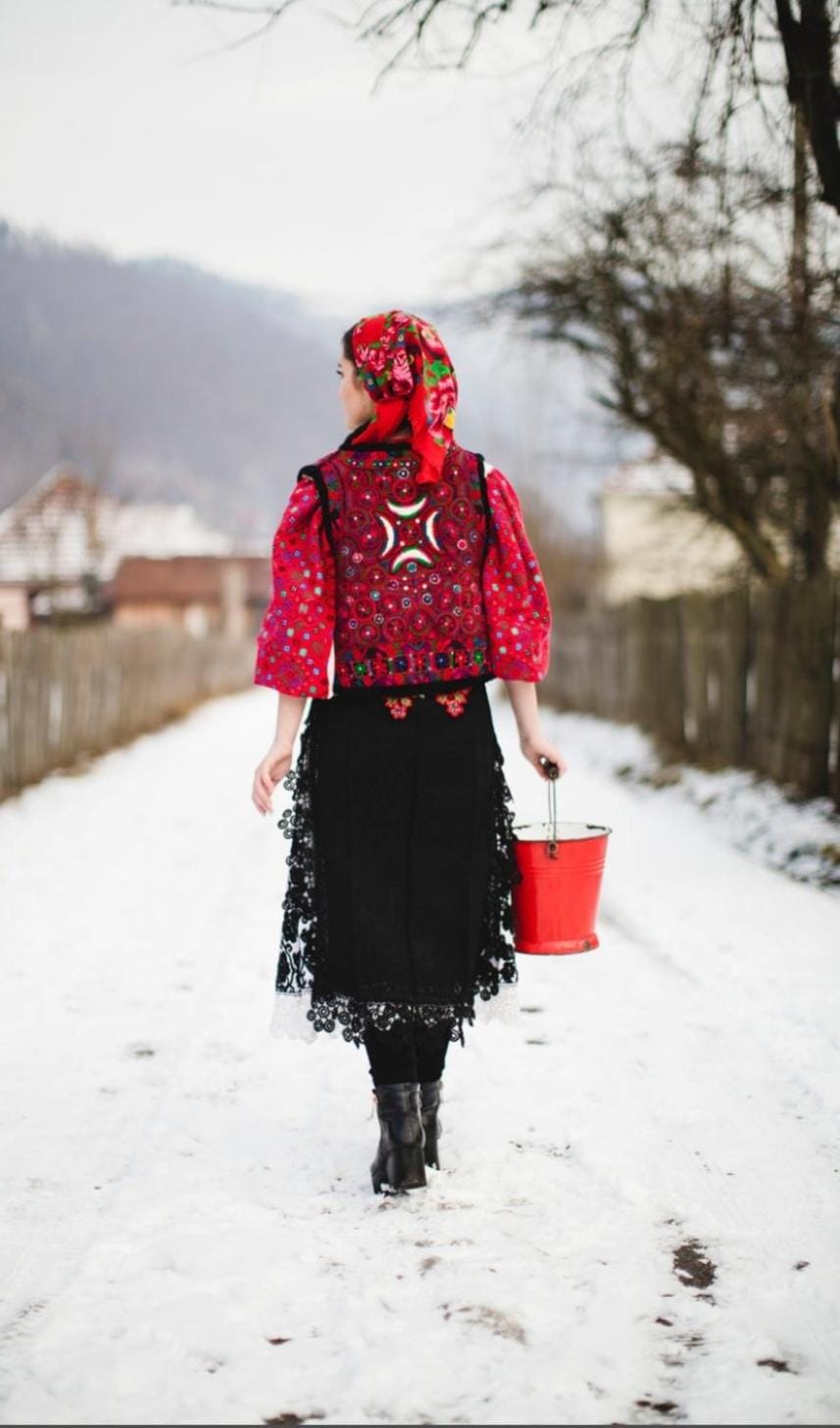 Day, People, Natural landscape, Winter, group of guests