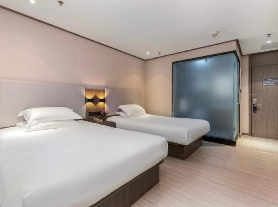 Hanting Hotel Guangzhou Nancun Yuangang Subway Station (formerly Xingnan Avenue Branch) Hotel in Guangzhou