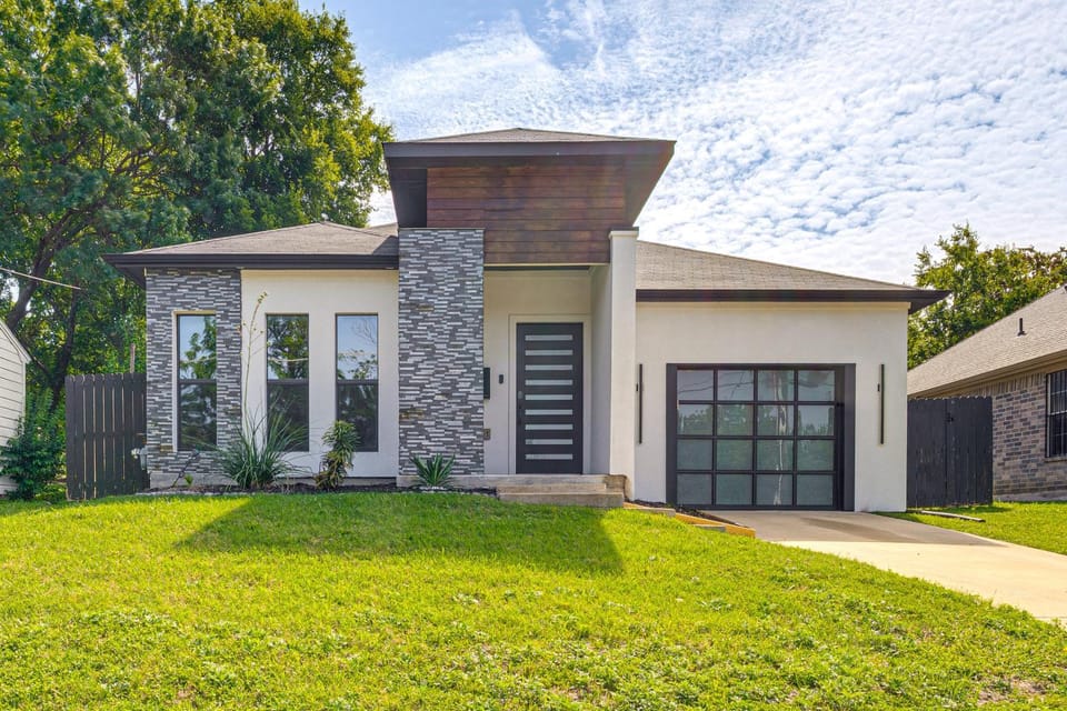 3 Mi to Dtwn: Dallas Getaway w/ Game Area! House in Dallas
