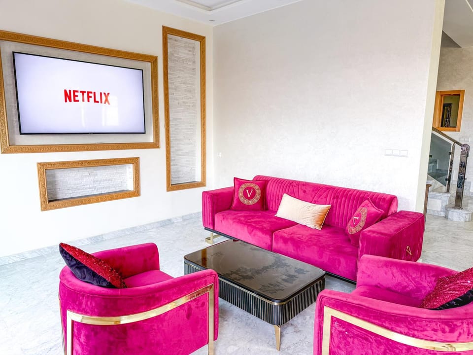 Communal lounge/ TV room, TV and multimedia, Living room