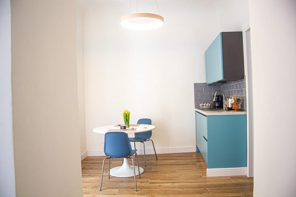 Kitchen or kitchenette, Dining area, stove