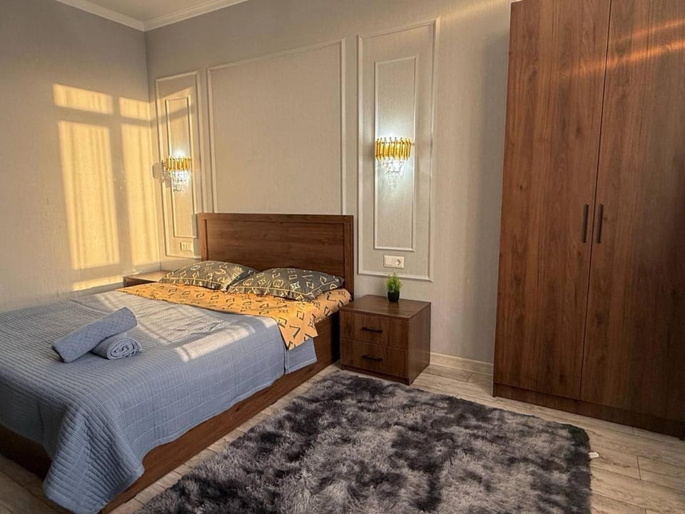 Bed, Bedroom, towels, wardrobe