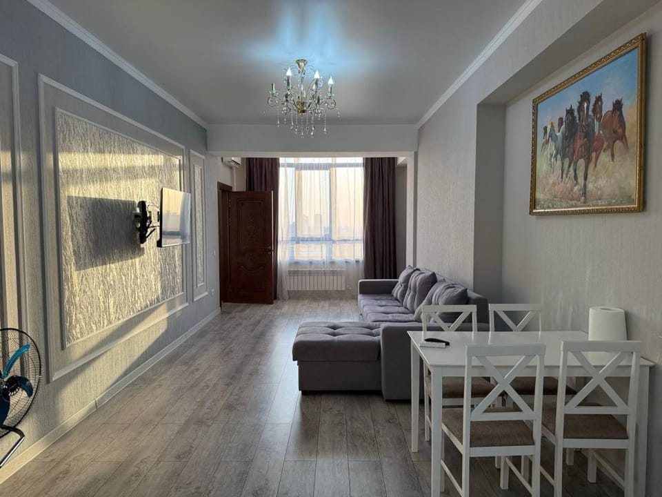 TV and multimedia, Living room, Seating area, Dining area