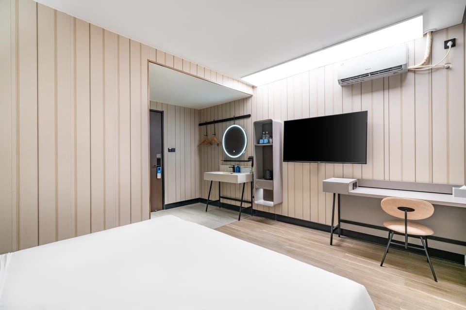 Hanting Hotel Shenzhen Coast City Nanyou Clothing City Hotel in Hong Kong