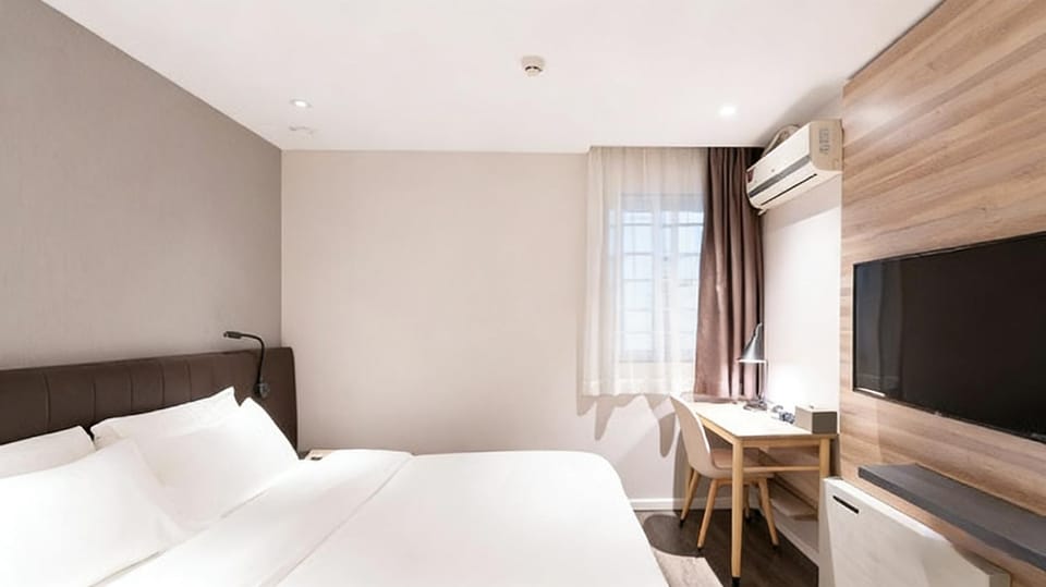Hanting Hotel Guangzhou Dongpu Zhongshan Avenue (formerly Dongpu Coach Terminal Branch) Hotel in Guangzhou