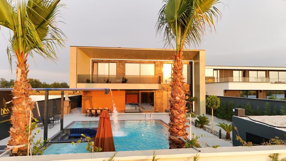 Property building, Swimming pool