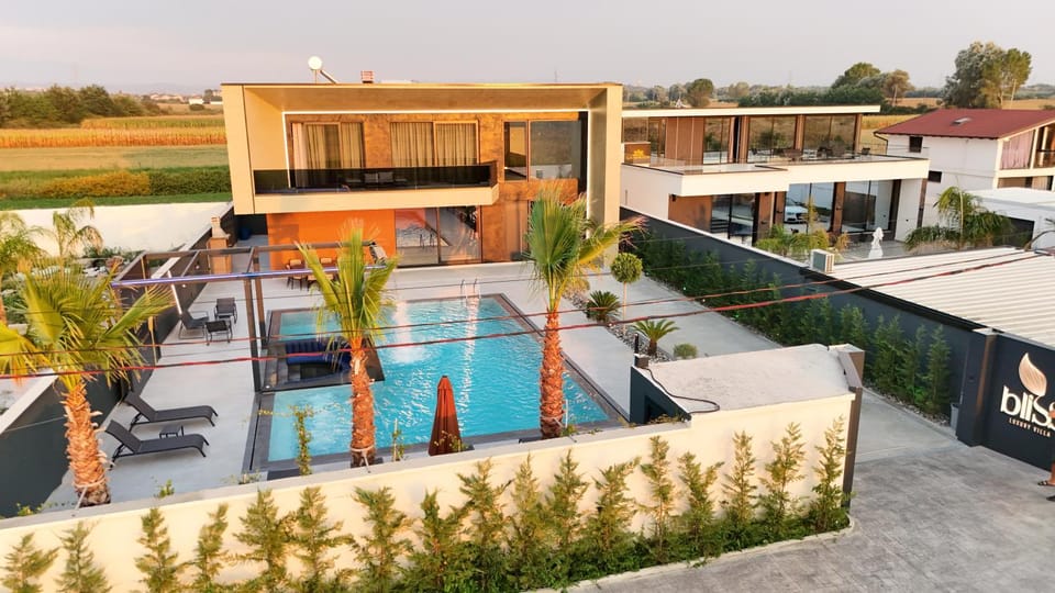 Property building, Swimming pool, Parking