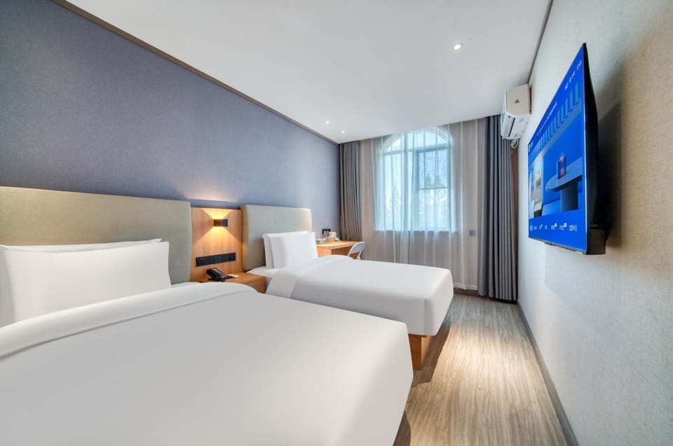 Bed, TV and multimedia