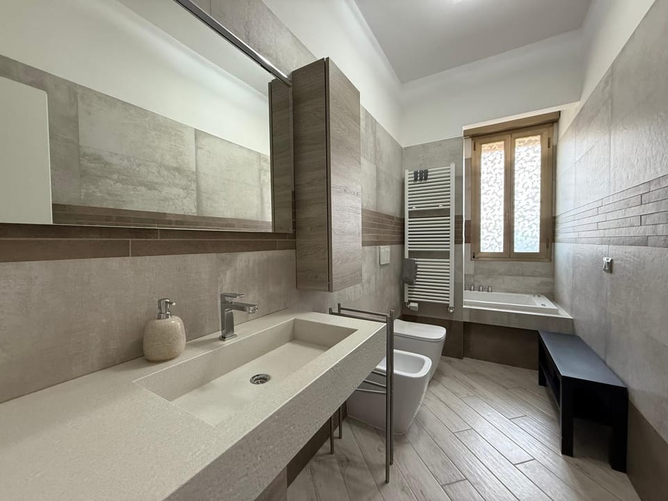 Shower, Toilet, Hot Tub, Bathroom, towels