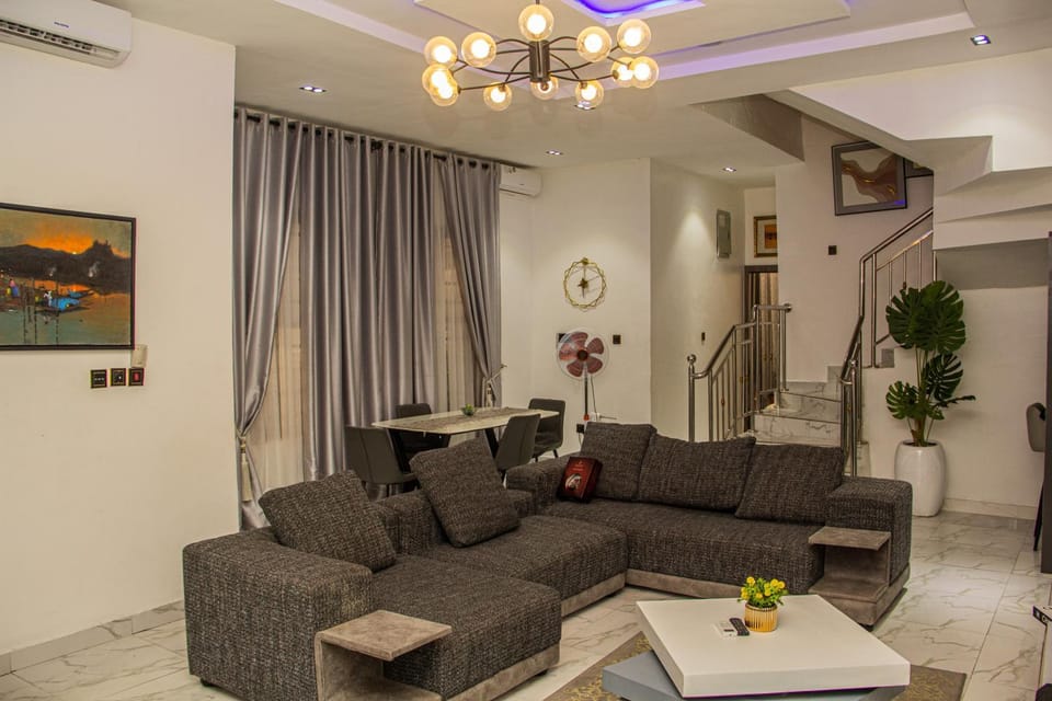 The HavenHaus Luxury 4 Bed in Lekki 24 hrs Power with inverter and Free WiFi Apartment in Lagos, Nigeria