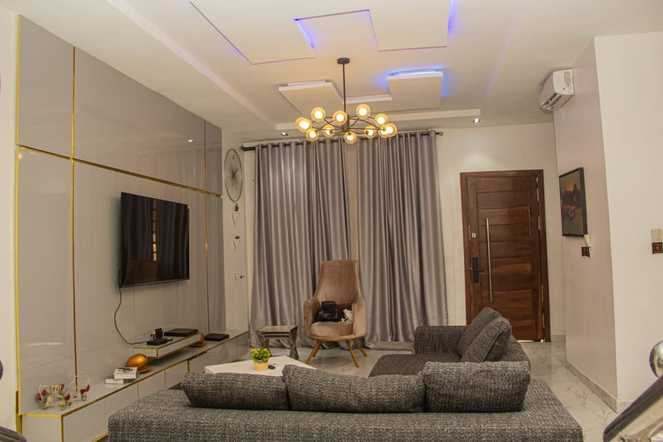 The HavenHaus Luxury 4 Bed in Lekki 24 hrs Power with inverter and Free WiFi Apartment in Lagos, Nigeria