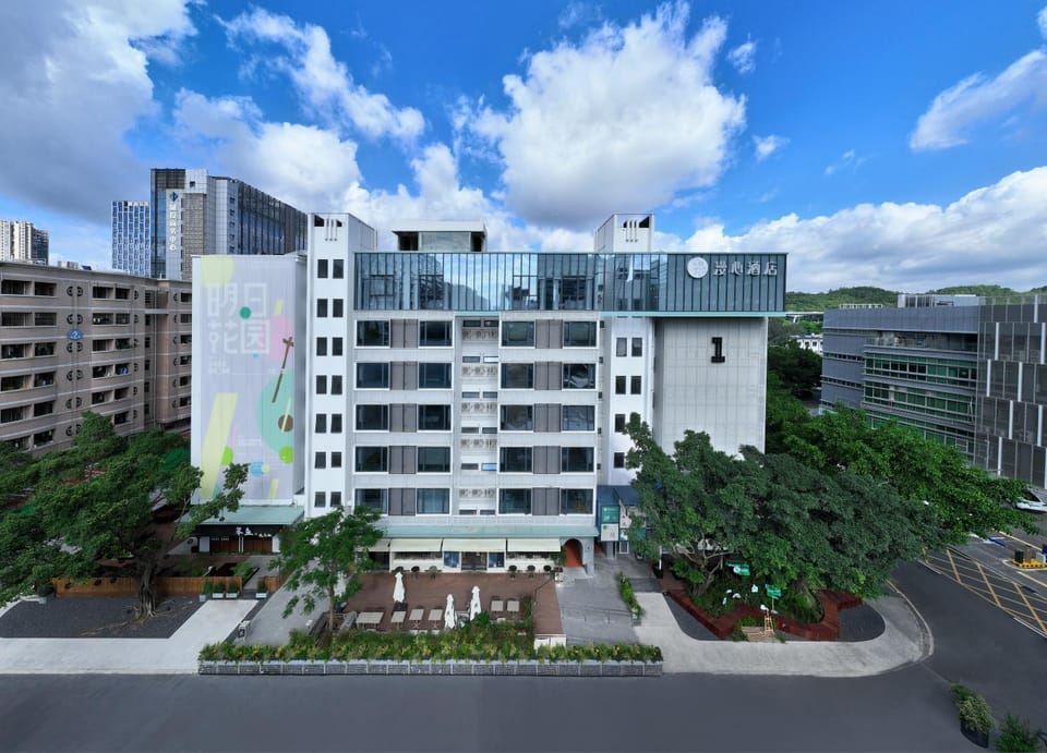 Property building, City view