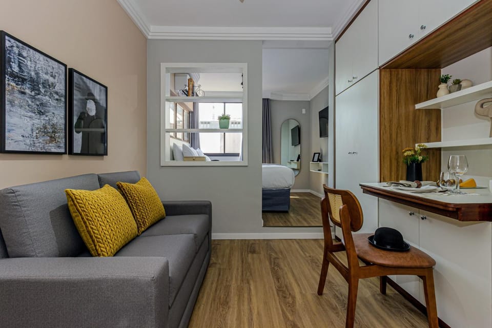 Bed, Day, TV and multimedia, Living room, Seating area, Dining area, Bedroom, locker