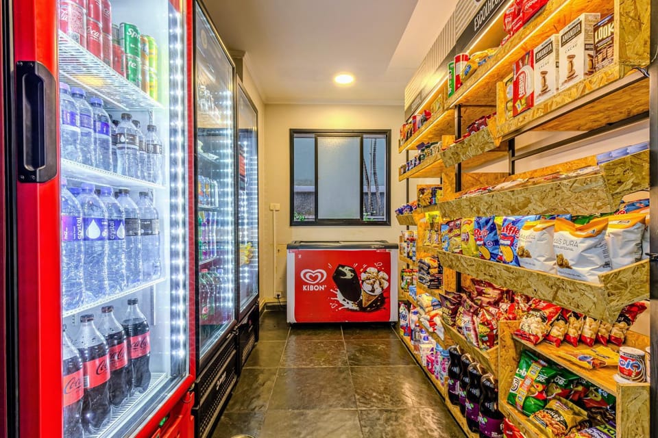 Property building, On-site shops, Area and facilities, Supermarket/grocery shop