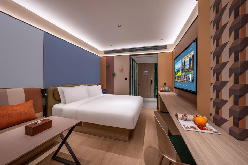 Bed, Photo of the whole room, Bedroom