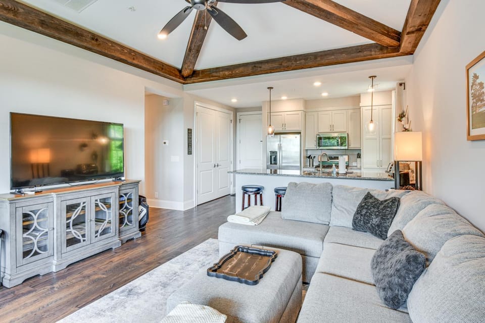 Community Perks: Mountain-View Condo in Toccoa! House in Lake Hartwell