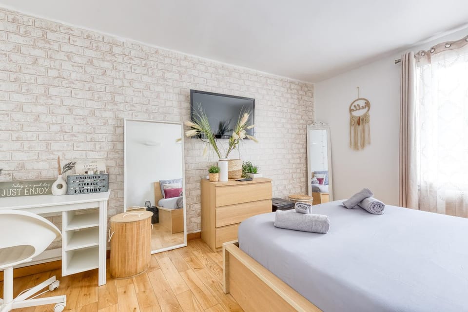 Bed, TV and multimedia, Kitchen or kitchenette, Photo of the whole room, Bedroom, towels