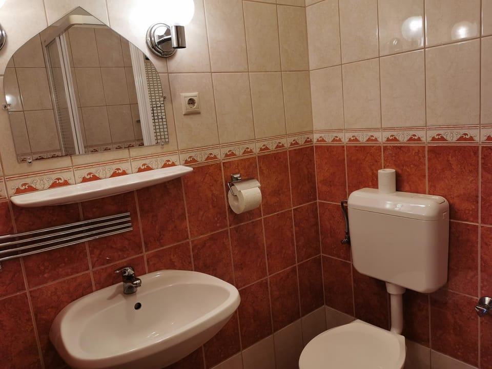 Toilet, Bathroom