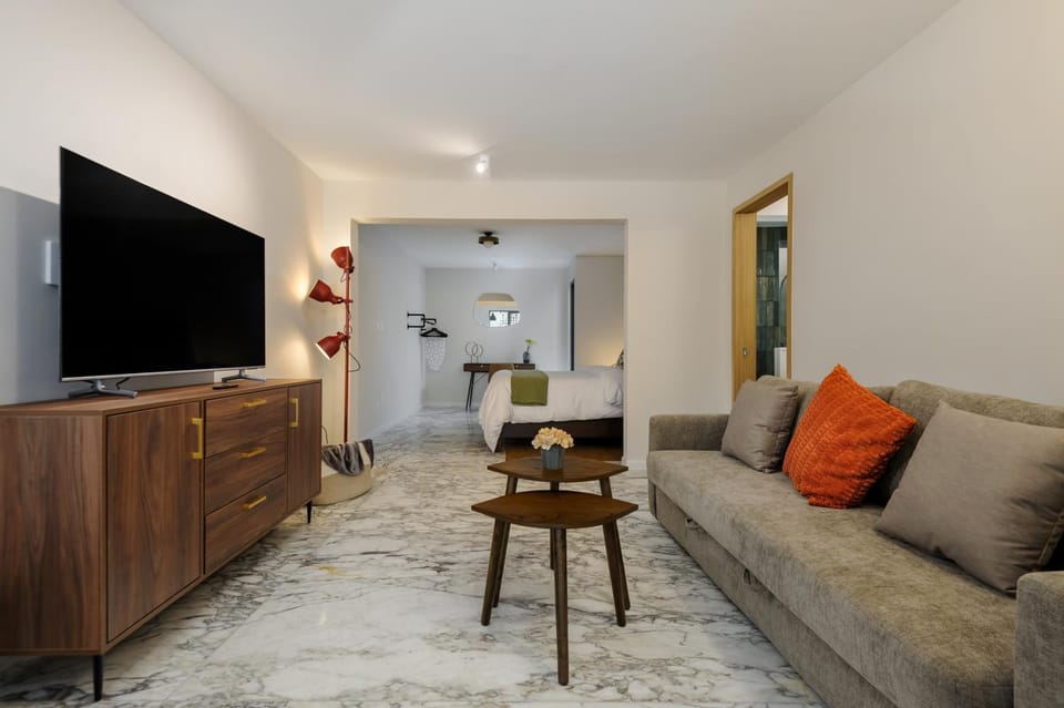 TV and multimedia, Living room, Photo of the whole room, Seating area