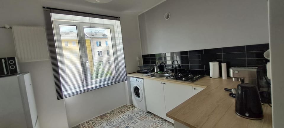 Coffee/tea facilities, Kitchen or kitchenette, oven, stove