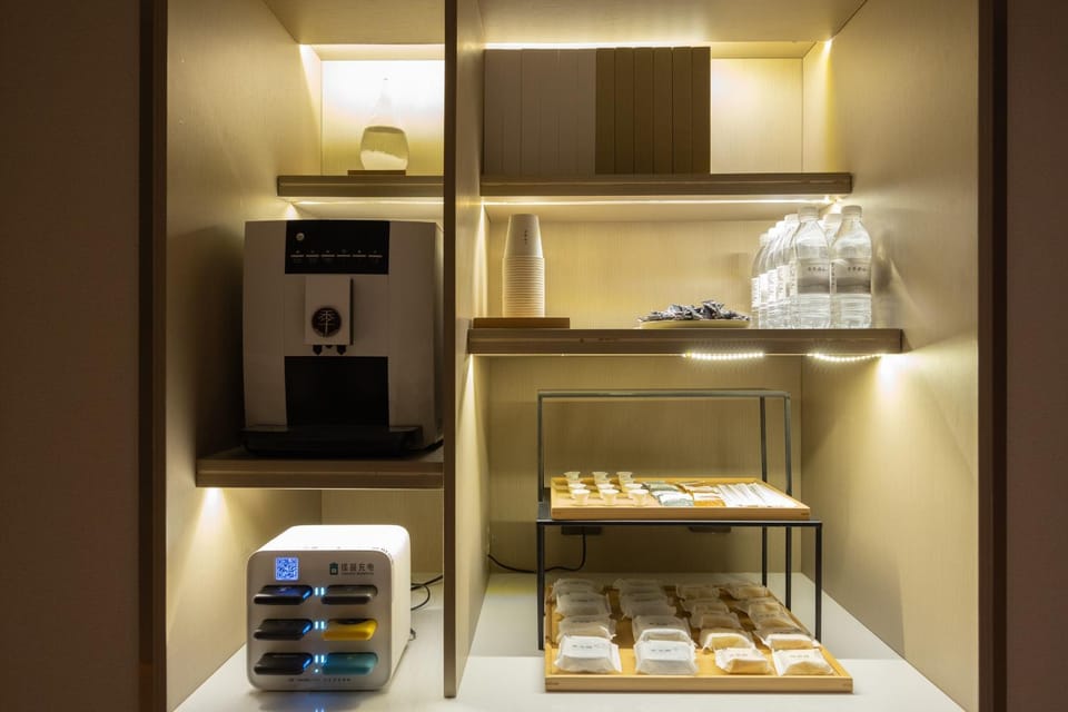 Breakfast, minibar