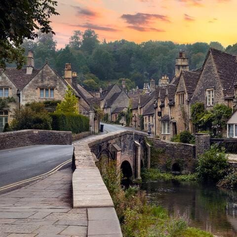 Nearby landmark, Neighbourhood, Natural landscape, Lake view