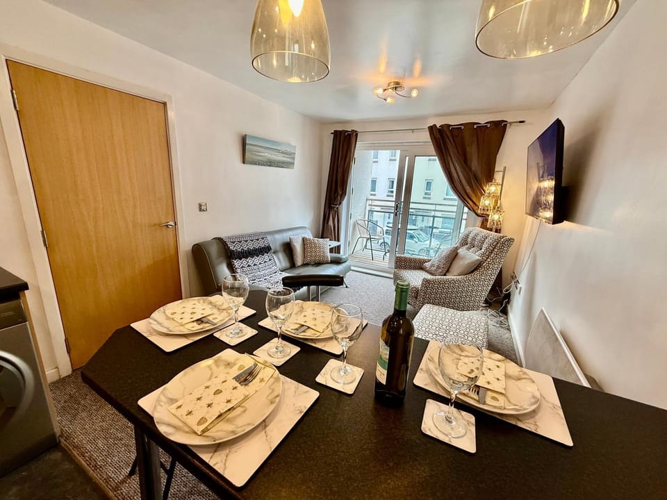 Charming 1 Bedroom Apartment Near the Stadium and City Centre Comfort for Up to 4 Guests Apartment in Swansea