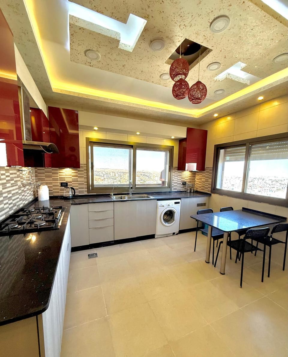 Kitchen or kitchenette, Dining area, oven, stove