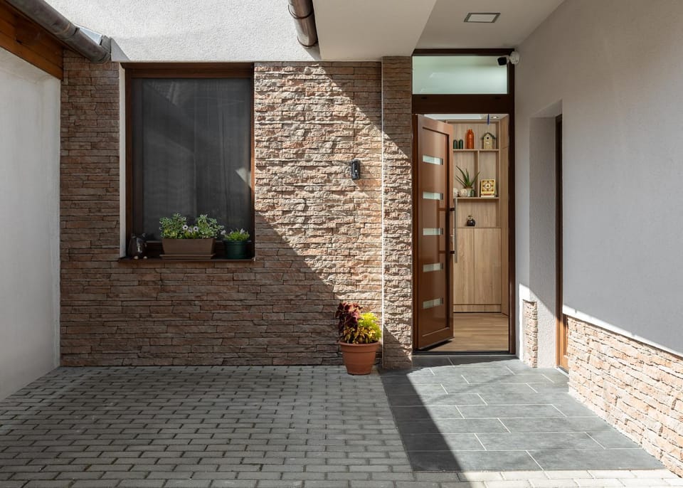 Property building, Facade/entrance