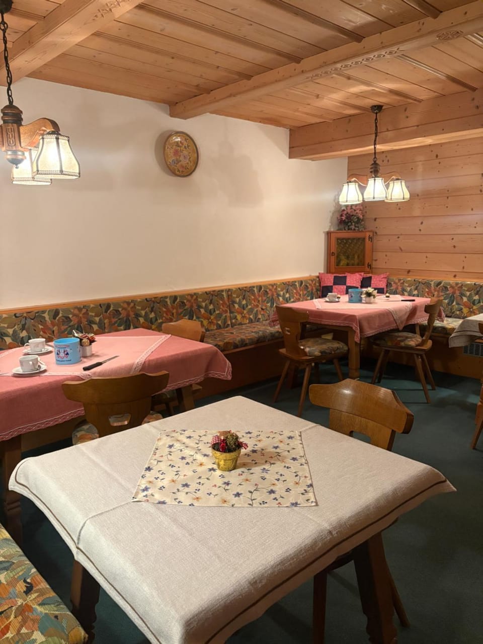 Seating area, Food