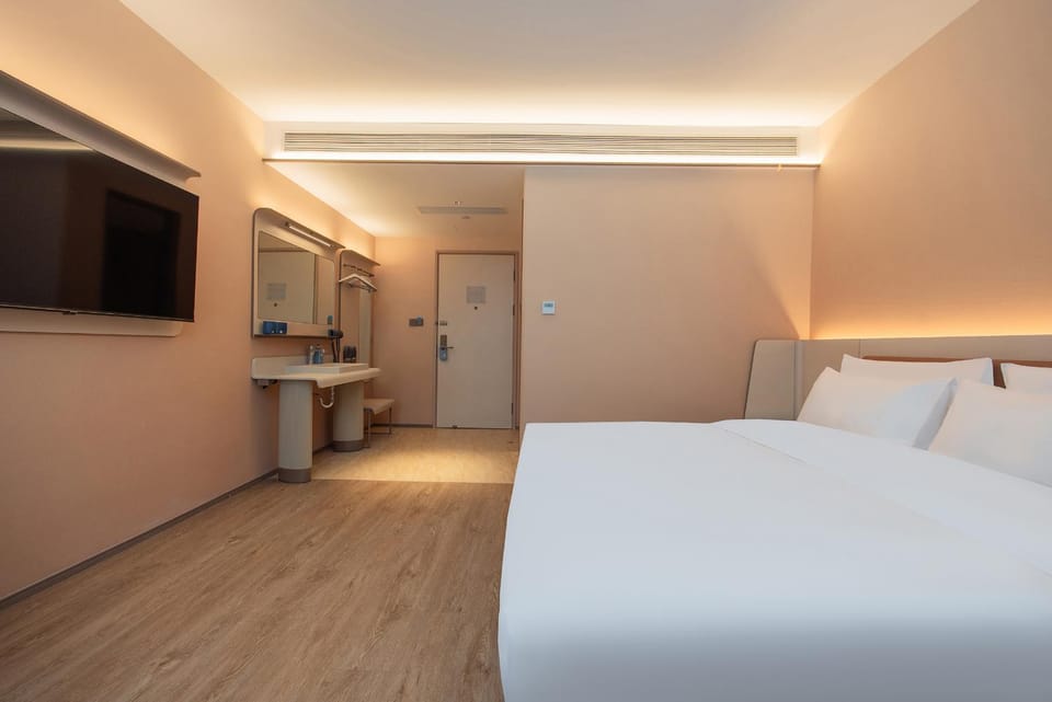 Hanting Hotel Shenzhen Longgang Universiade Center Yulong Road Hotel in Shenzhen