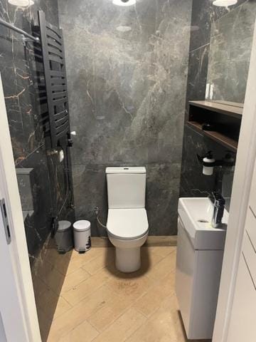 Shower, Toilet