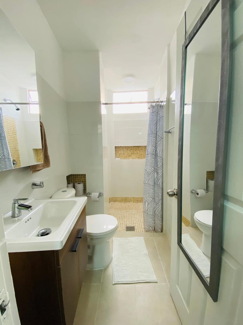 Shower, Toilet, Bathroom, towels