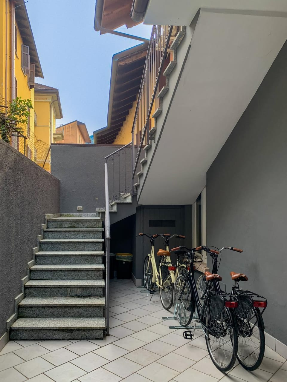 La Ca Rosa House in Stresa