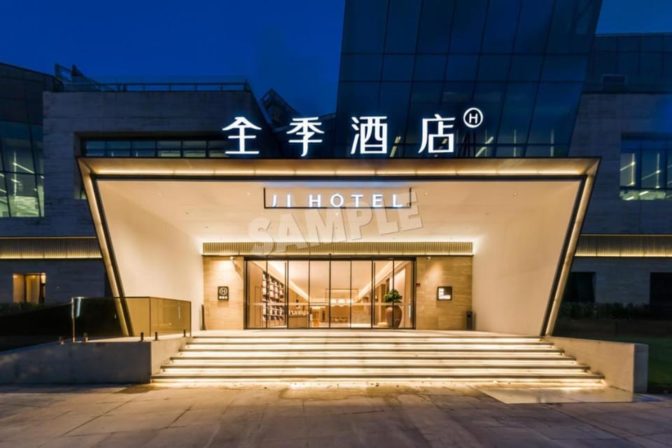 Property building, Facade/entrance, Night