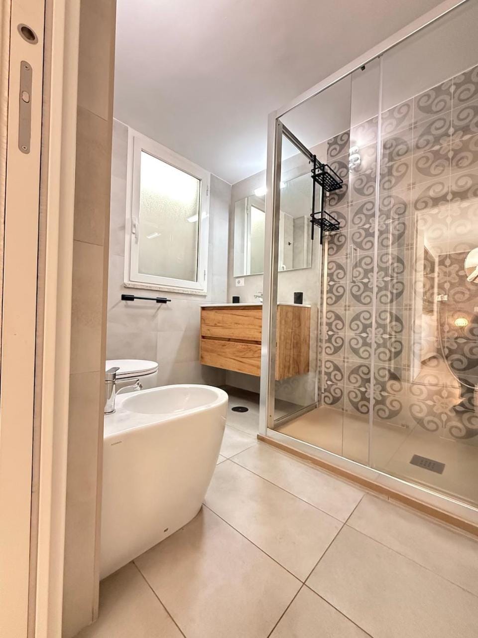 Shower, Toilet
