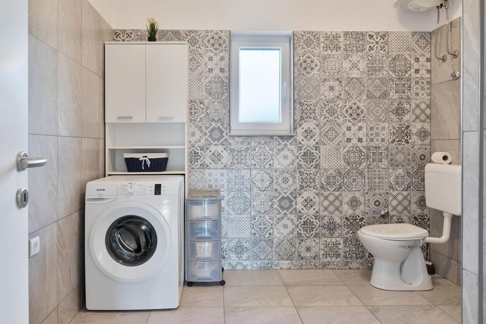 Toilet, Bathroom, washing machine