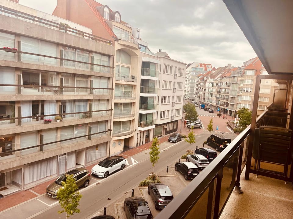 Neighbourhood, View (from property/room), Balcony/Terrace, City view, Street view, Location, Parking